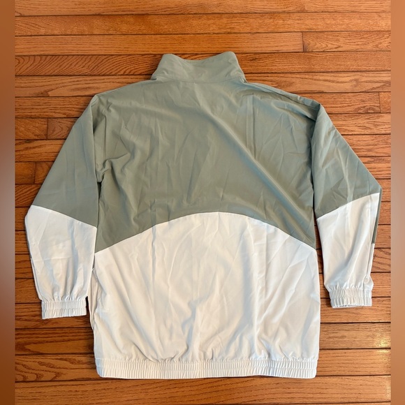 Under Armour Women's Woven Full Zip Oversized Jacket size small - Picture 4 of 7